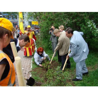 15 мая 2009г. Закладка "Аллеи предпринимателей", "Бизнес-плаза" г.Чебоксары